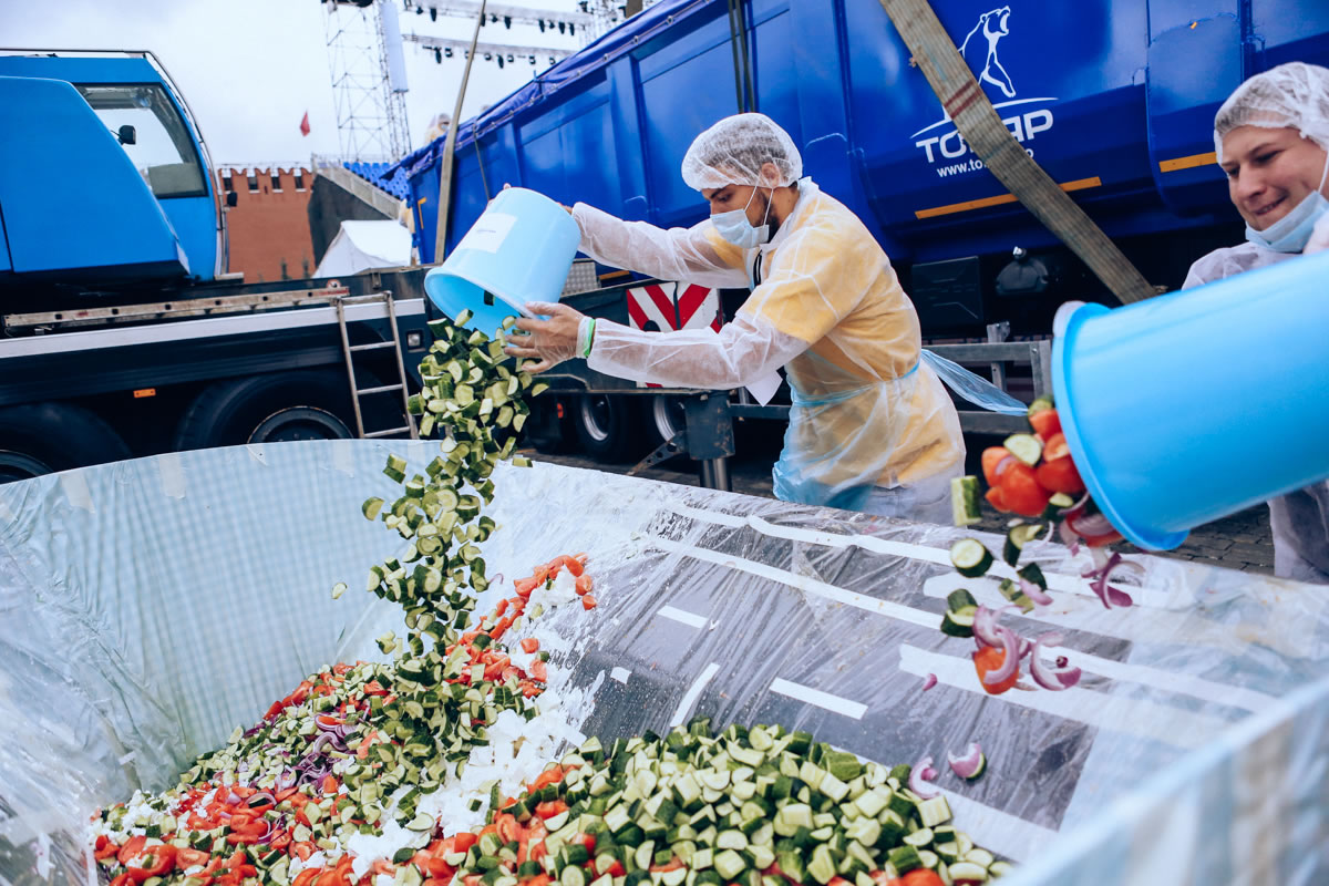 Largest Greek Salad: Petros Lambrinidis breaks Guinness World Records record